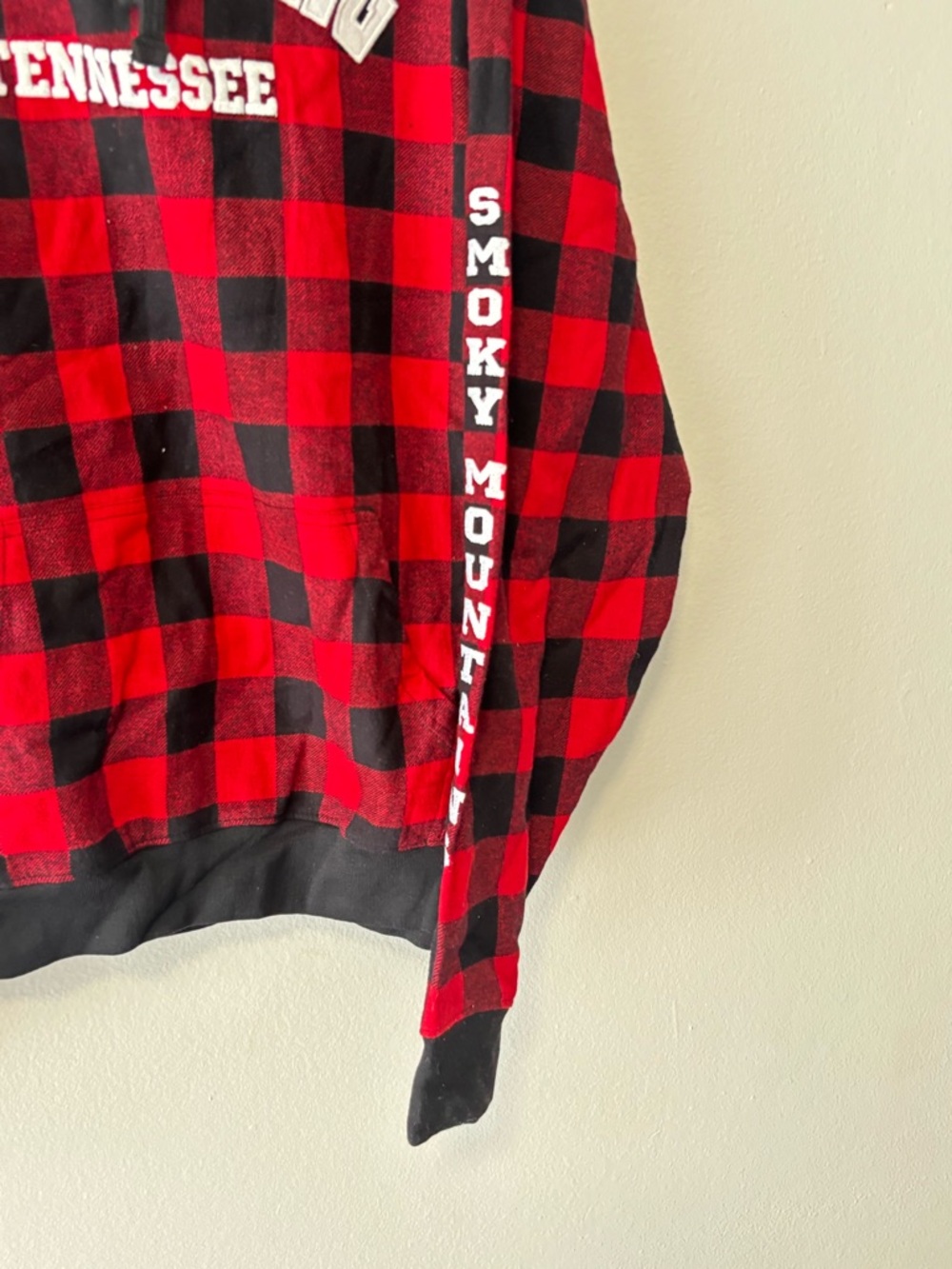 Gatlinburg Tennessee Red & Black Plaid Hoodie Sweater - Picture 4 of 13